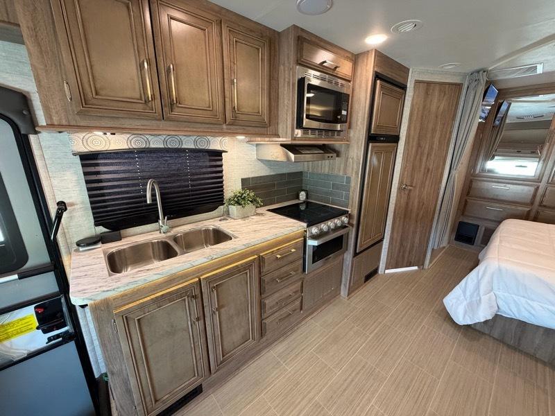 Entegra Coach Odyssey  2021