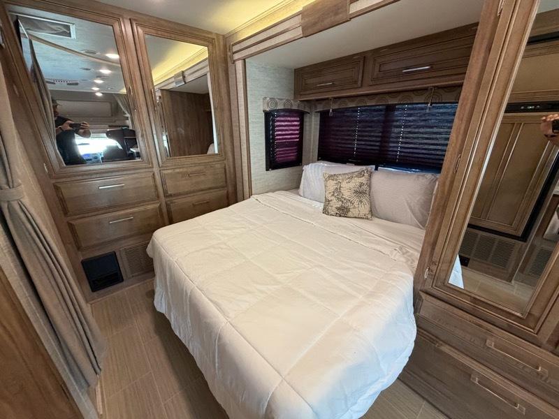 Entegra Coach Odyssey  2021