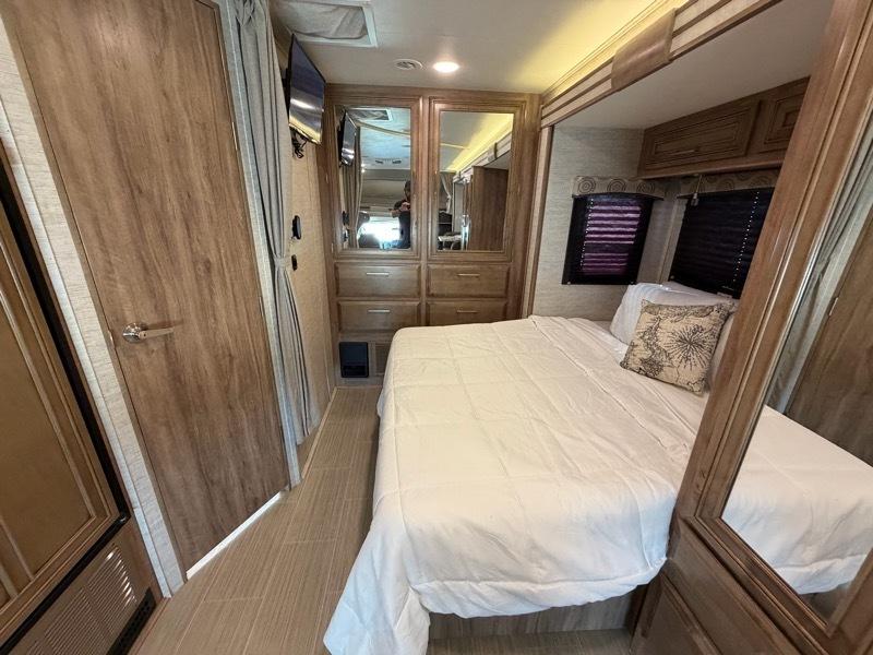 Entegra Coach Odyssey  2021