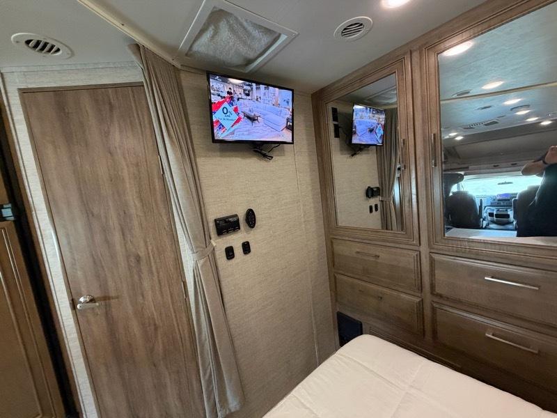 Entegra Coach Odyssey  2021