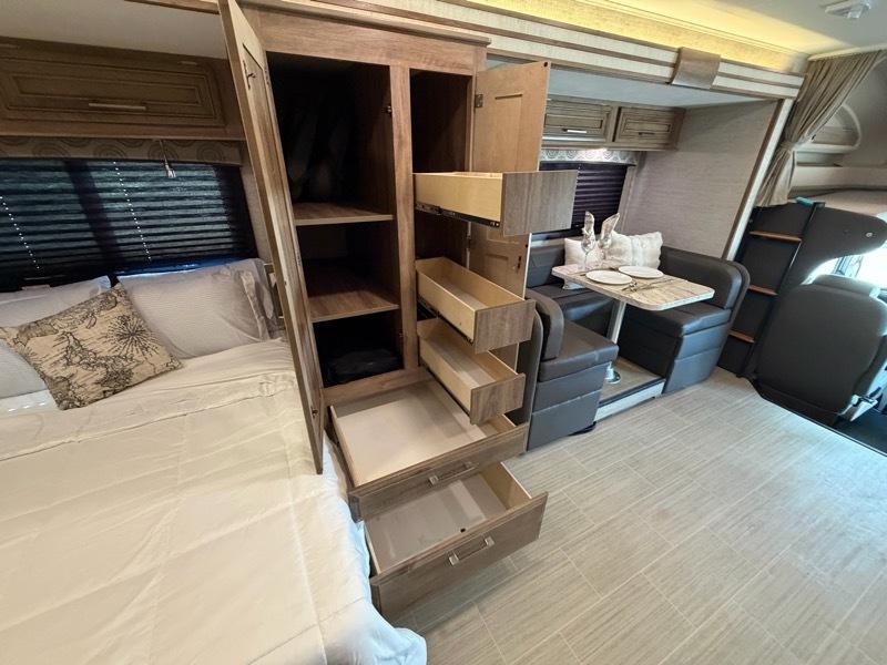 Entegra Coach Odyssey  2021