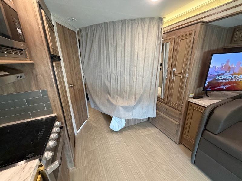 Entegra Coach Odyssey  2021