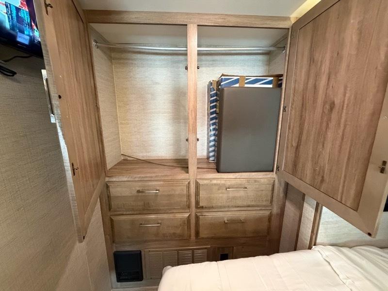 Entegra Coach Odyssey  2021