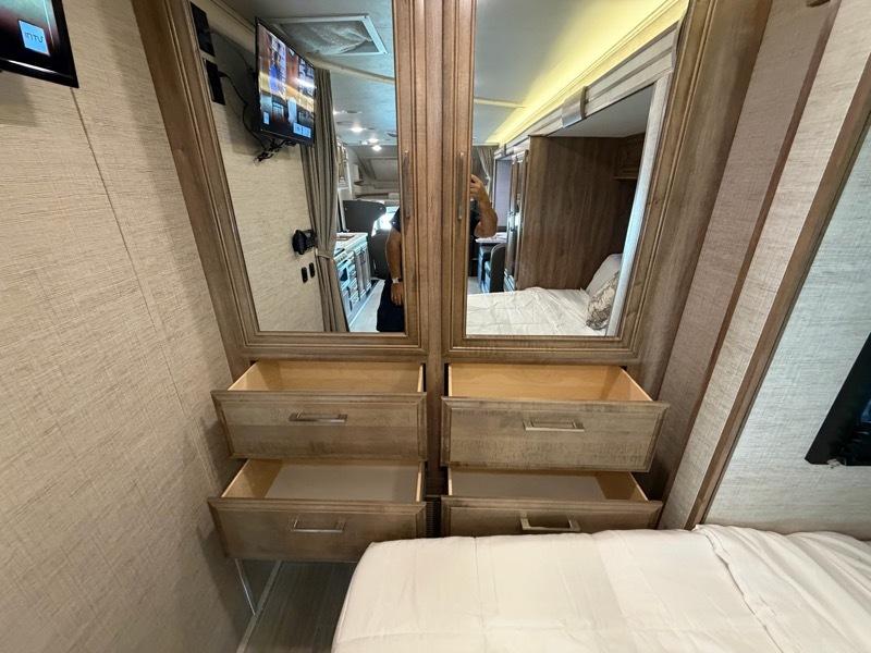 Entegra Coach Odyssey  2021