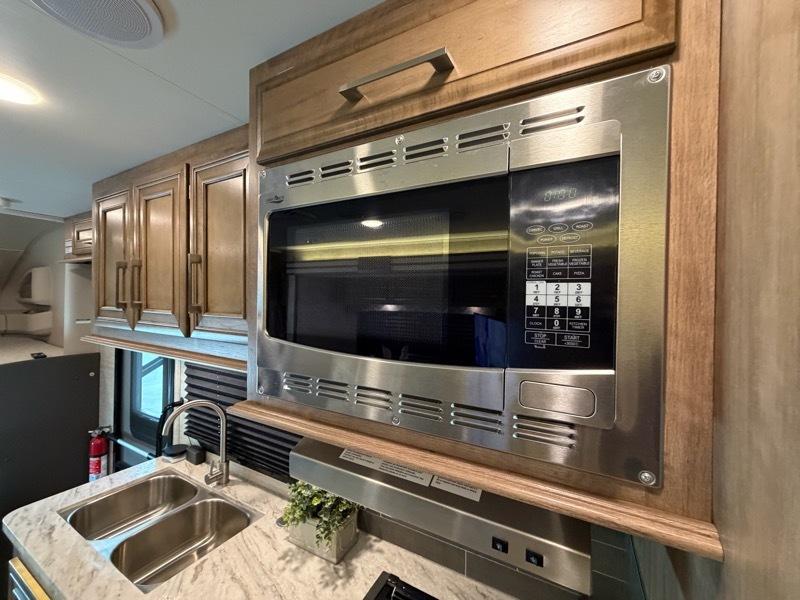 Entegra Coach Odyssey  2021