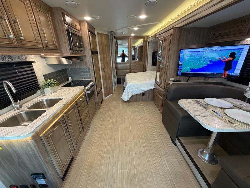 Entegra Coach Odyssey  2021