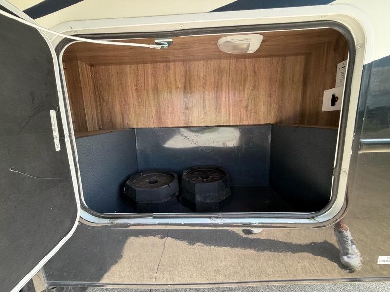 Entegra Coach Odyssey  2021