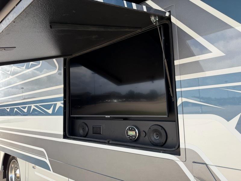 Entegra Coach Accolade  2025