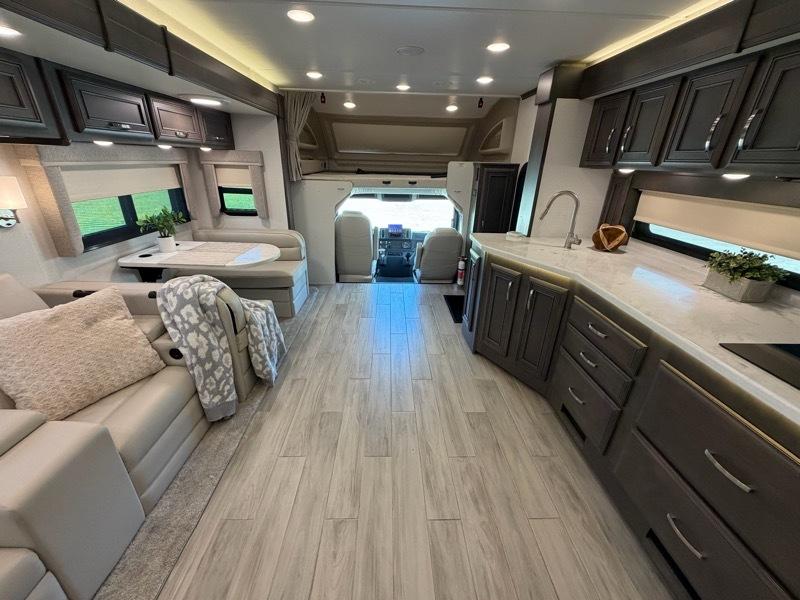 Entegra Coach Accolade  2025