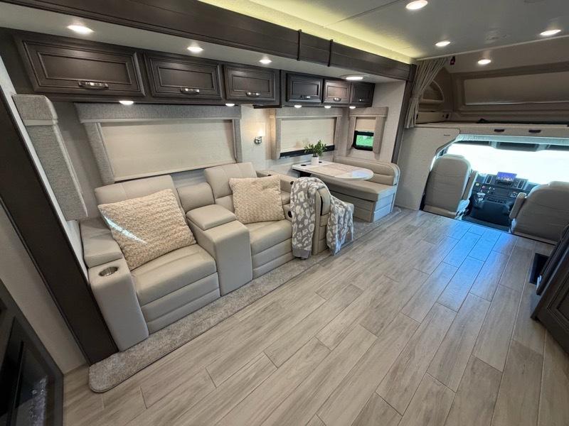 Entegra Coach Accolade  2025