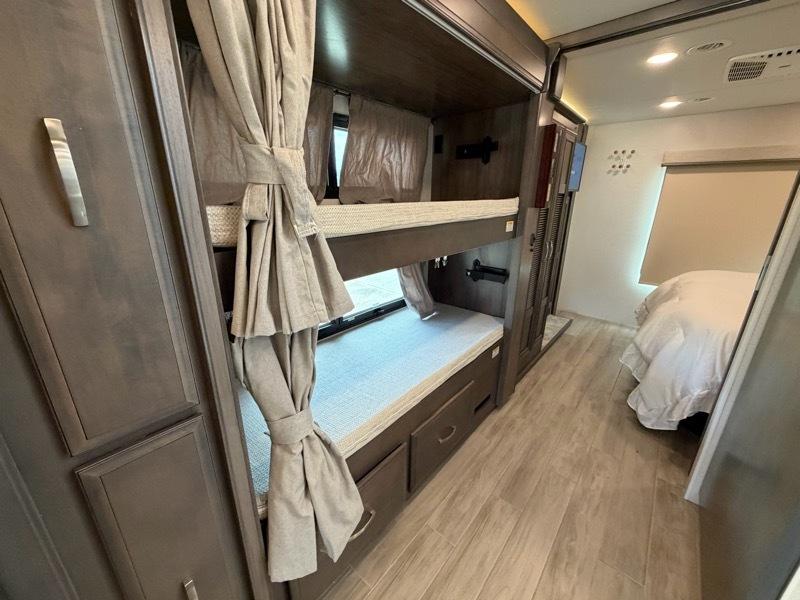 Entegra Coach Accolade  2025