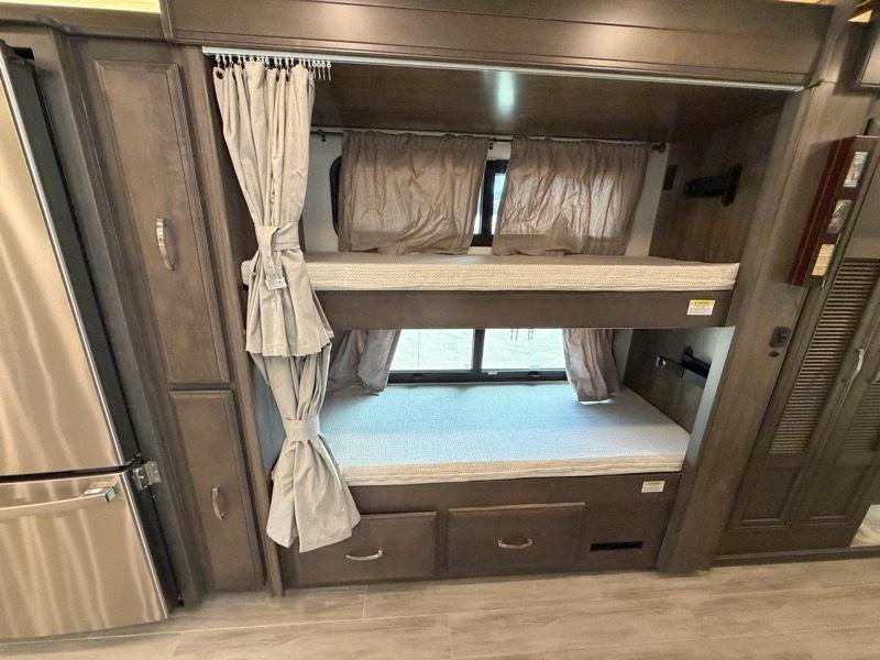 Entegra Coach Accolade  2025