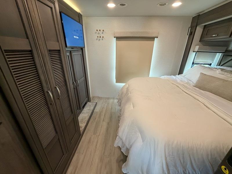 Entegra Coach Accolade  2025