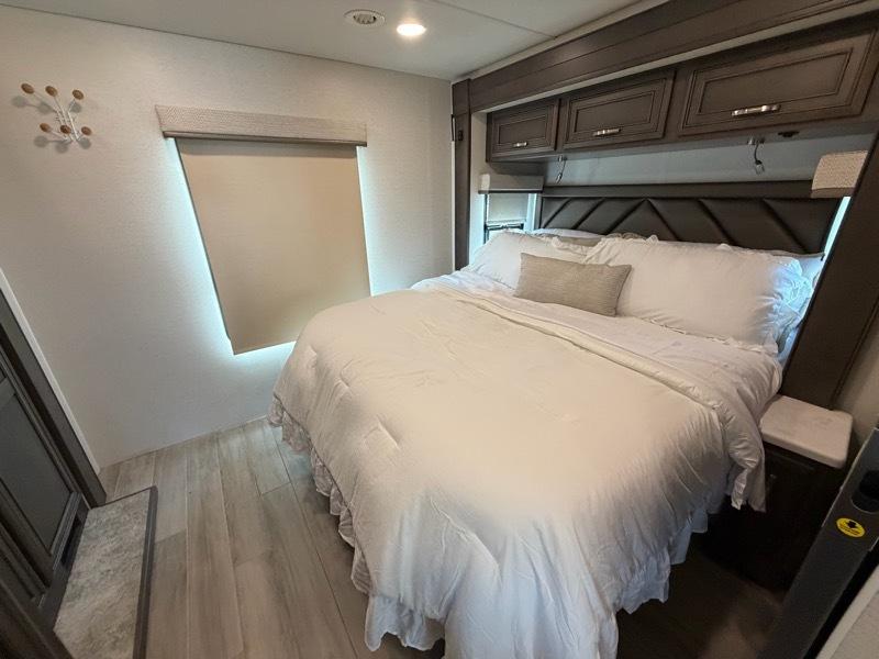Entegra Coach Accolade  2025