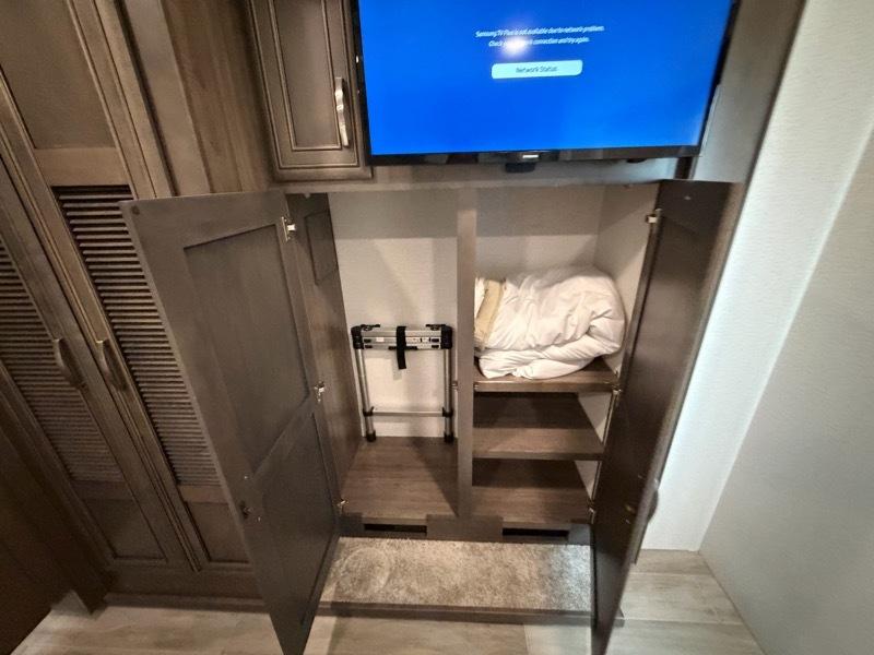 Entegra Coach Accolade  2025