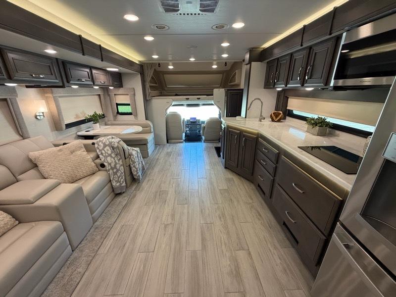Entegra Coach Accolade  2025