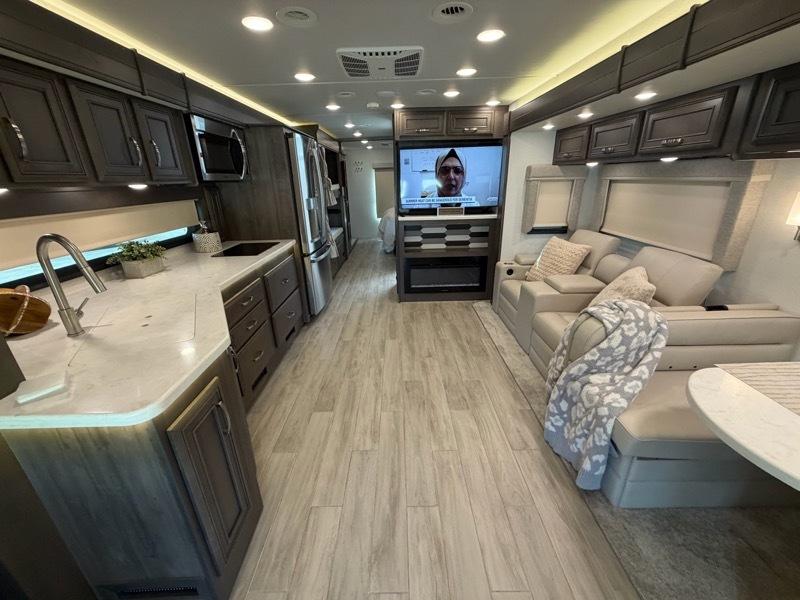 Entegra Coach Accolade  2025