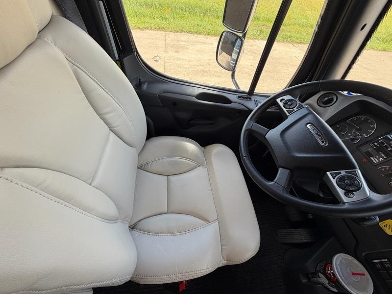 Entegra Coach Accolade  2025
