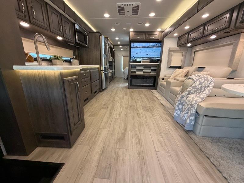 Entegra Coach Accolade  2025