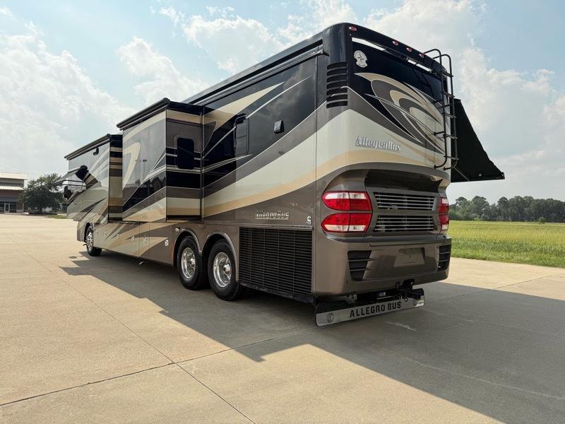 Tiffin Motorhomes Allegro Bus  2015