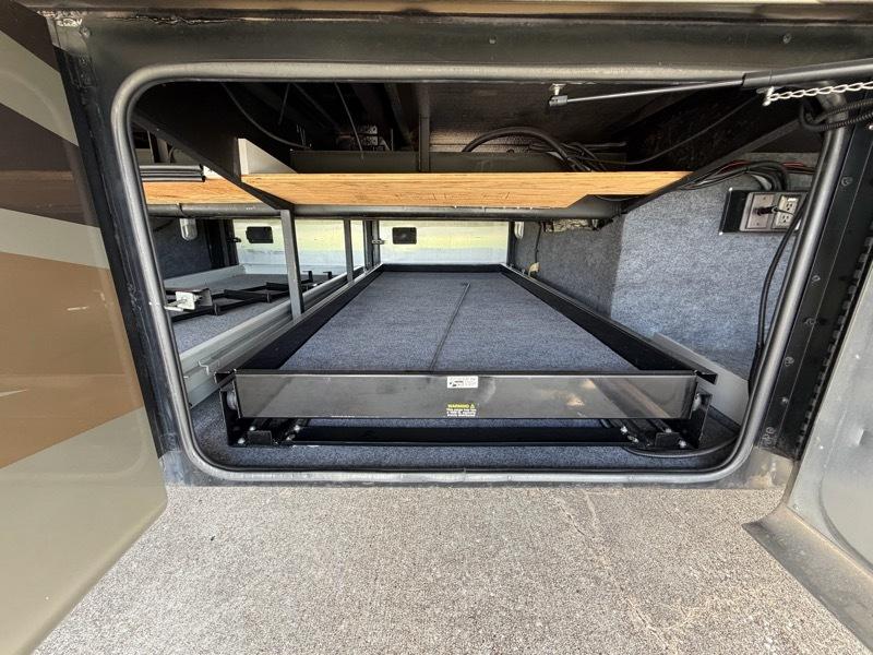 Tiffin Motorhomes Allegro Bus  2015
