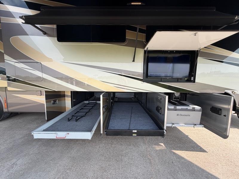 Tiffin Motorhomes Allegro Bus  2015