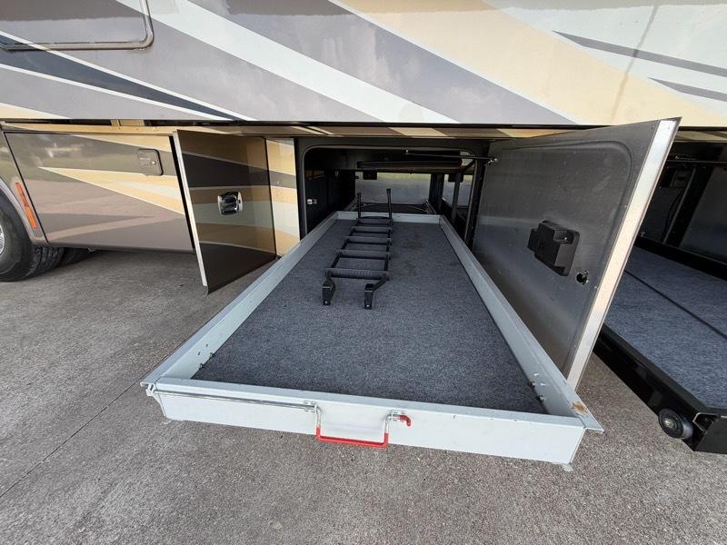 Tiffin Motorhomes Allegro Bus  2015