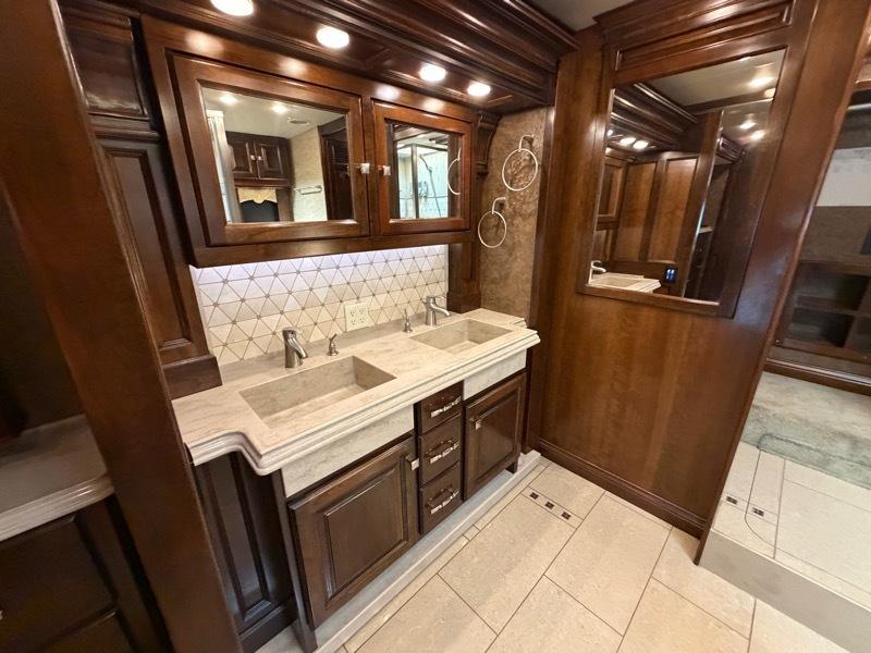 Tiffin Motorhomes Allegro Bus  2015