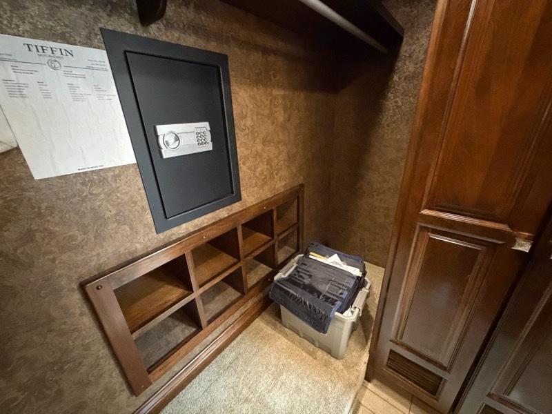 Tiffin Motorhomes Allegro Bus  2015