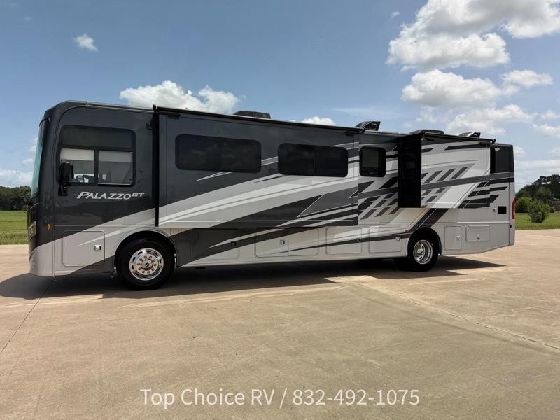 Thor Motor Coach Palazzo  2025