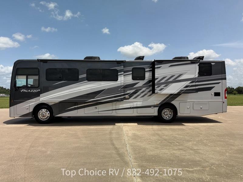 Thor Motor Coach Palazzo  2025