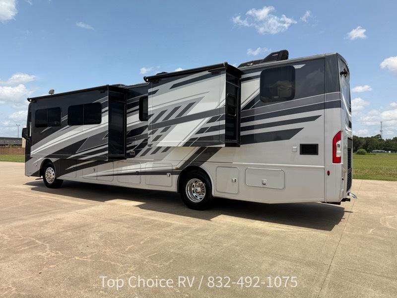 Thor Motor Coach Palazzo  2025