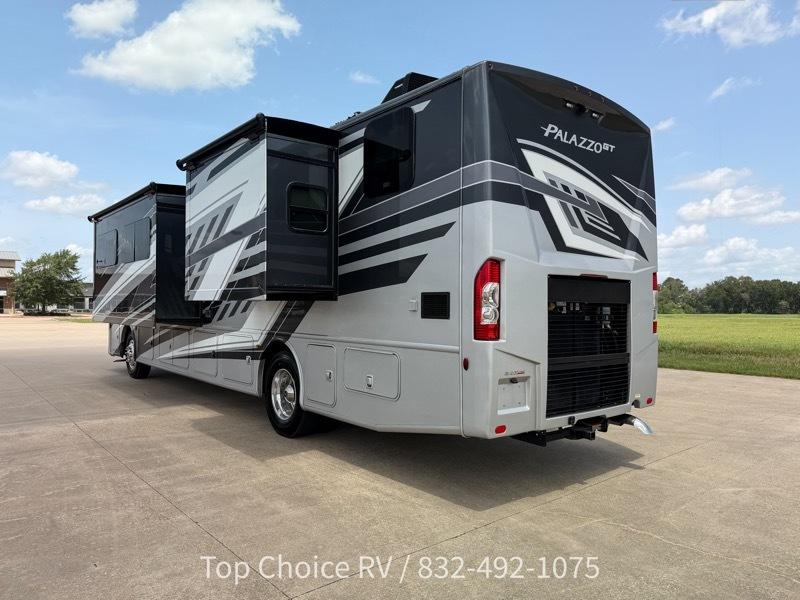 Thor Motor Coach Palazzo  2025
