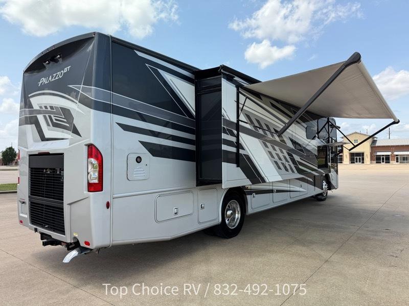 Thor Motor Coach Palazzo  2025