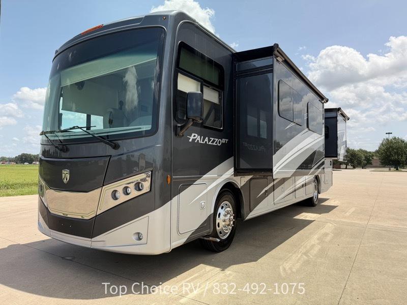 Thor Motor Coach Palazzo  2025