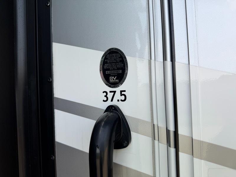 Thor Motor Coach Palazzo  2025
