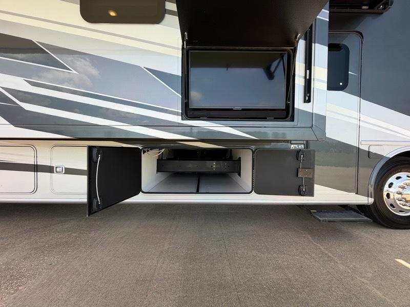 Thor Motor Coach Palazzo  2025