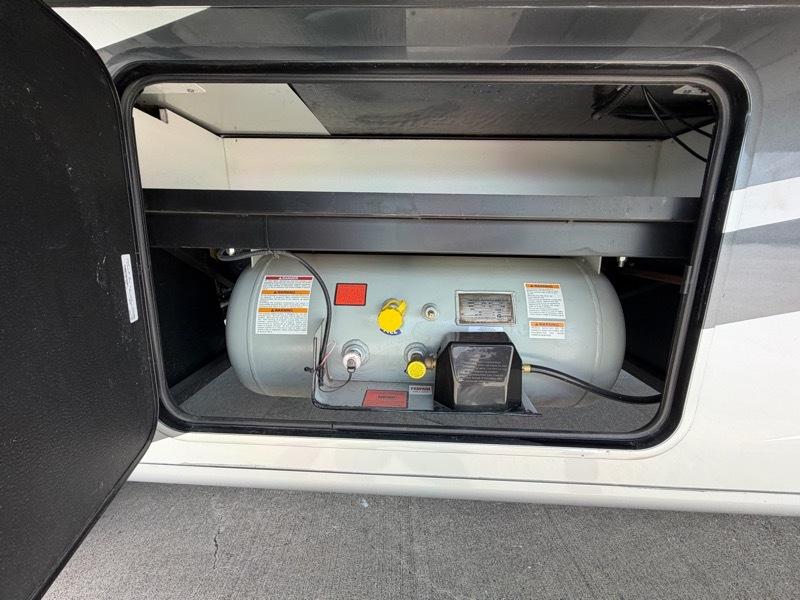 Thor Motor Coach Palazzo  2025