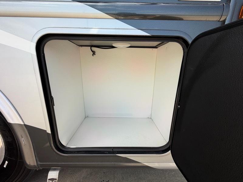 Thor Motor Coach Palazzo  2025