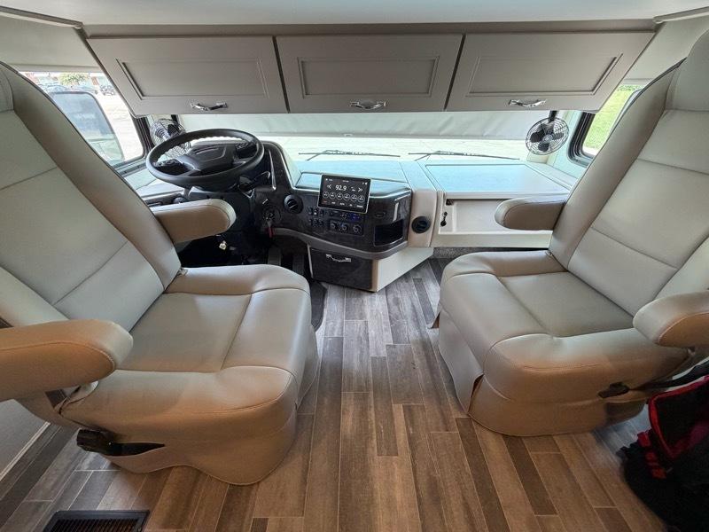 Thor Motor Coach Palazzo  2025