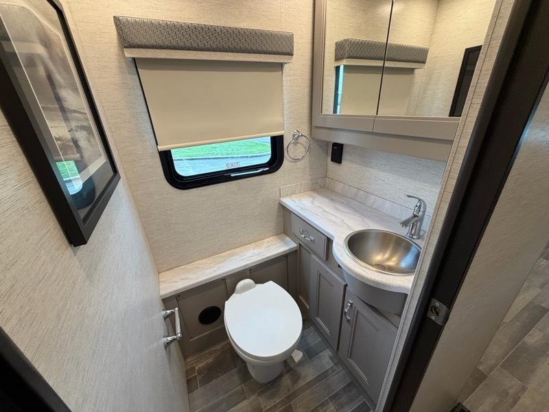 Thor Motor Coach Palazzo  2025