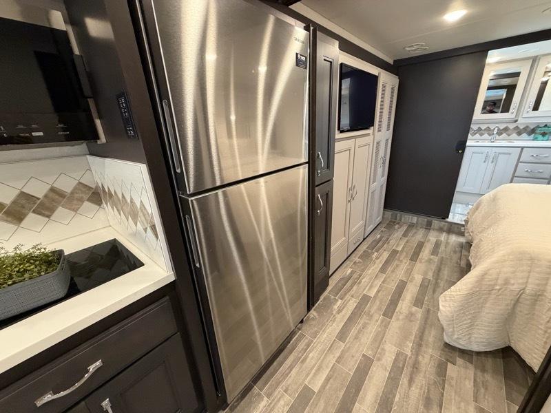Thor Motor Coach Palazzo  2025