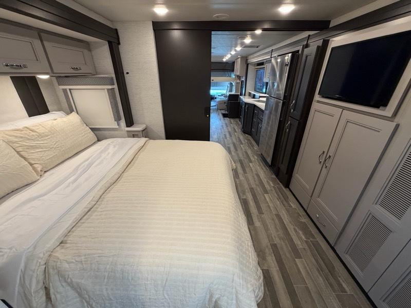 Thor Motor Coach Palazzo  2025