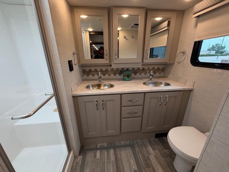 Thor Motor Coach Palazzo  2025