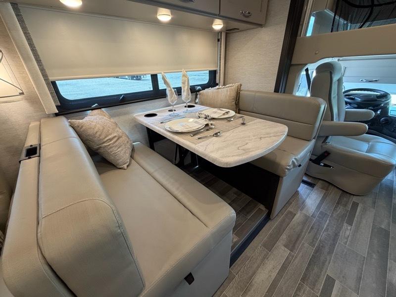 Thor Motor Coach Palazzo  2025