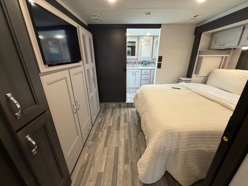 Thor Motor Coach Palazzo  2025