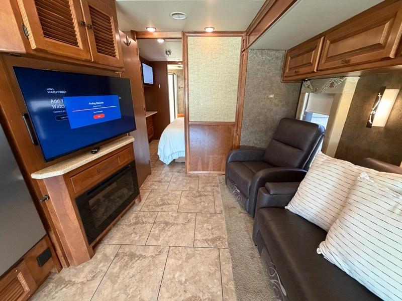 Tiffin Motorhomes Allegro  2014