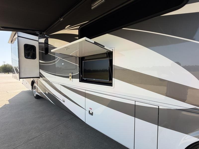 Tiffin Motorhomes Allegro  2022