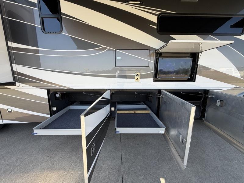 Tiffin Motorhomes Allegro  2022