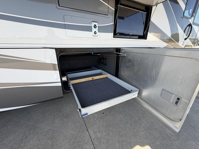 Tiffin Motorhomes Allegro  2022